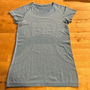 Lululemon swiftly tech short sleeve shirt, size 6